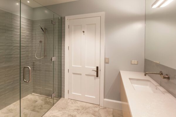 125 Scarborough Lane Bathroom