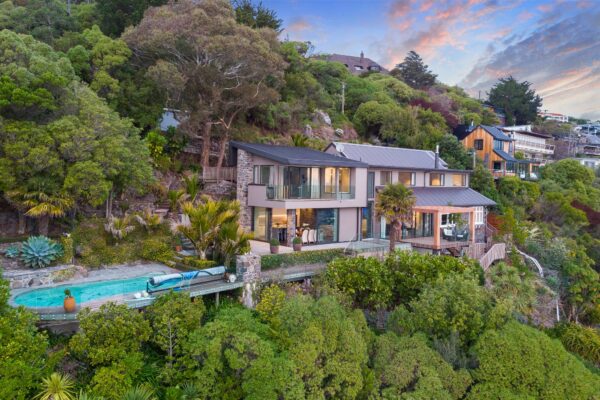 125 Scarborough Lane Outside