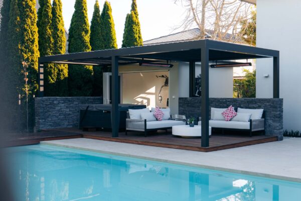 Close Up Pool Living